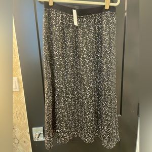 Floral midi skirt from loft in size 10. New with tags.